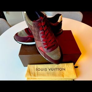 Like new Louis Vuitton sneakers.